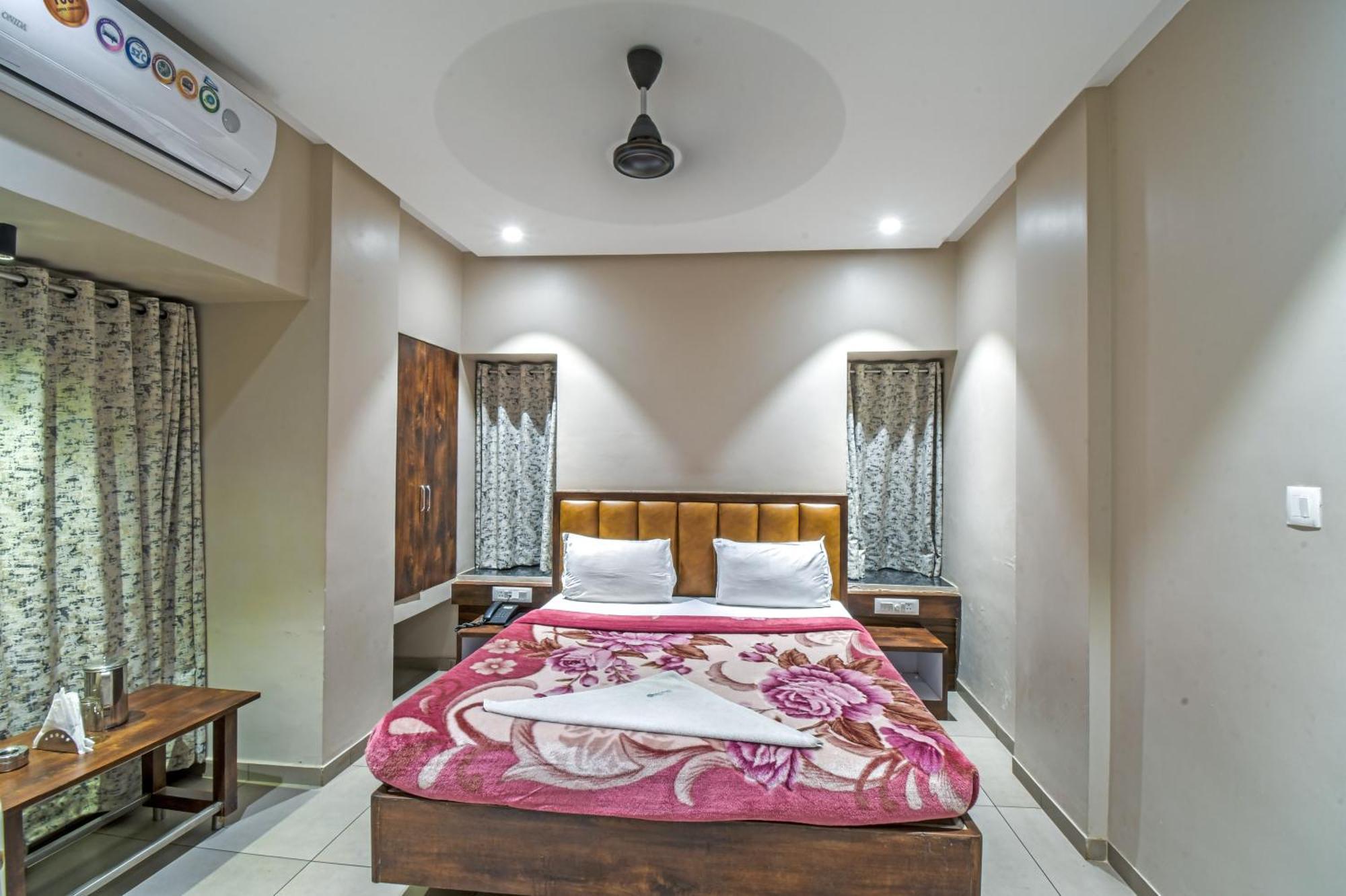 Hotel Vrindavan Deluxe Kolhapur Eksteriør bilde