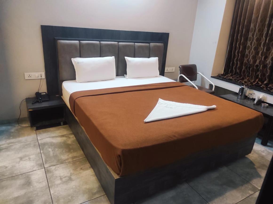 Hotel Vrindavan Deluxe Kolhapur Eksteriør bilde
