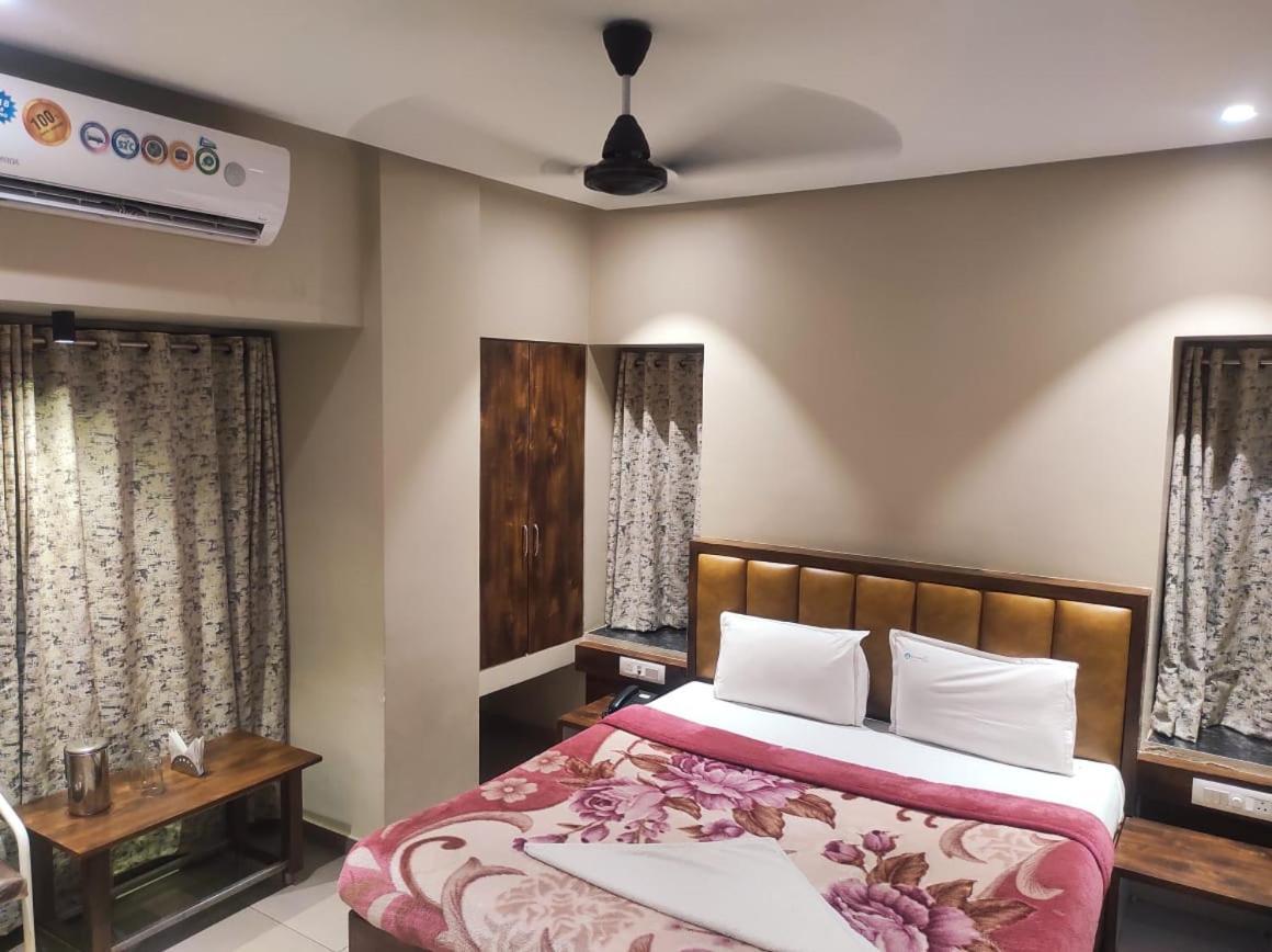 Hotel Vrindavan Deluxe Kolhapur Eksteriør bilde