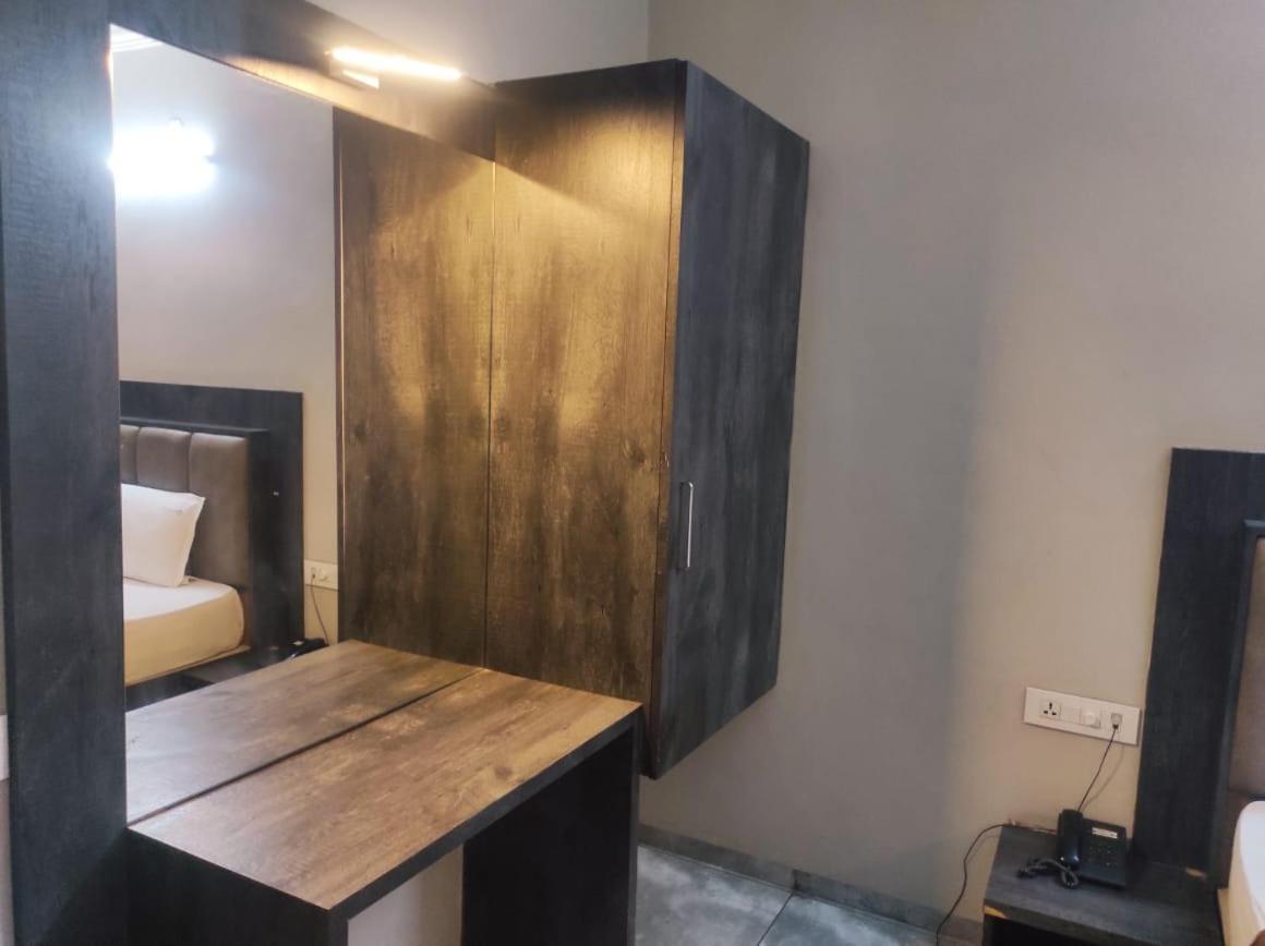 Hotel Vrindavan Deluxe Kolhapur Eksteriør bilde