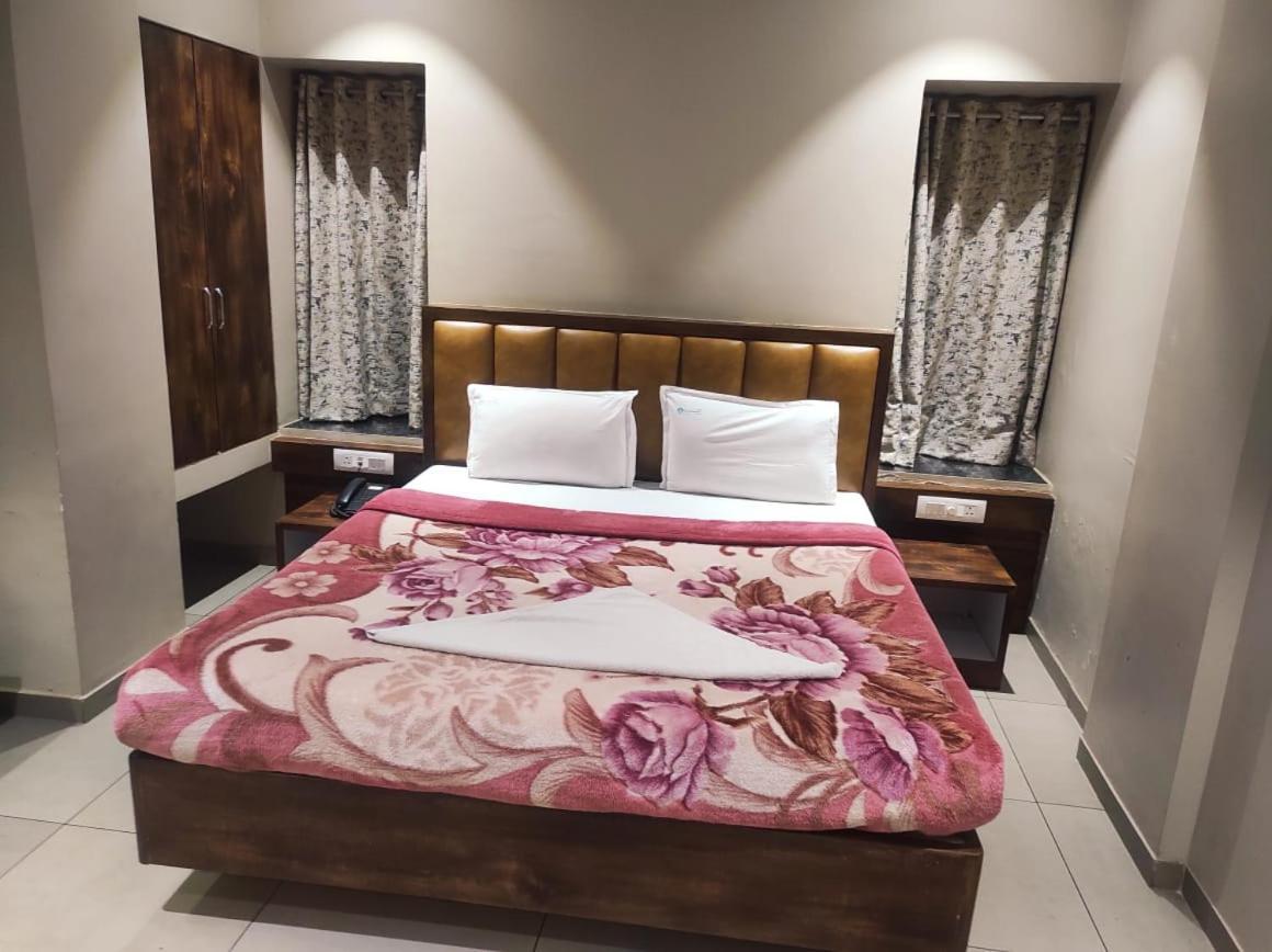 Hotel Vrindavan Deluxe Kolhapur Eksteriør bilde