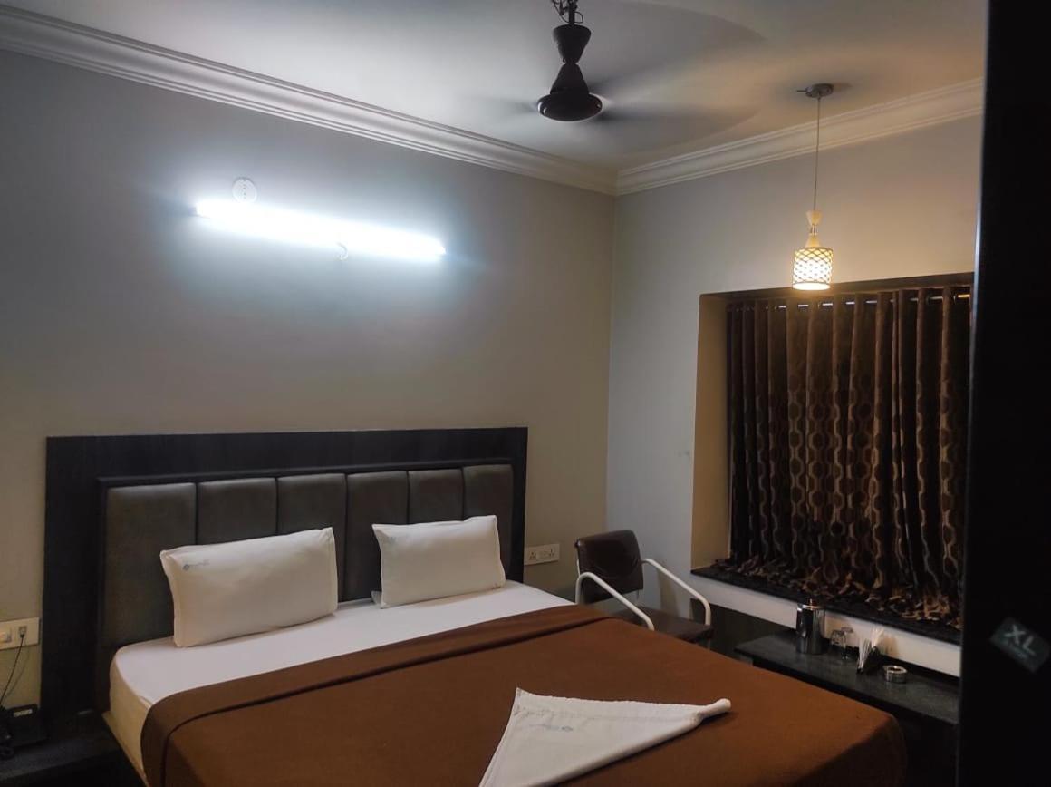 Hotel Vrindavan Deluxe Kolhapur Eksteriør bilde