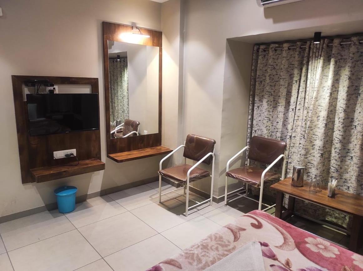 Hotel Vrindavan Deluxe Kolhapur Eksteriør bilde