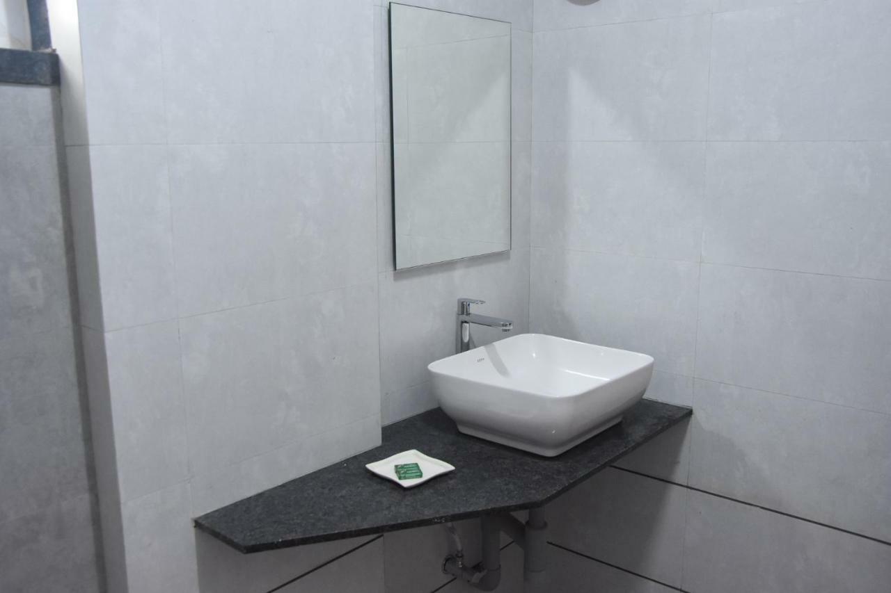 Hotel Vrindavan Deluxe Kolhapur Eksteriør bilde