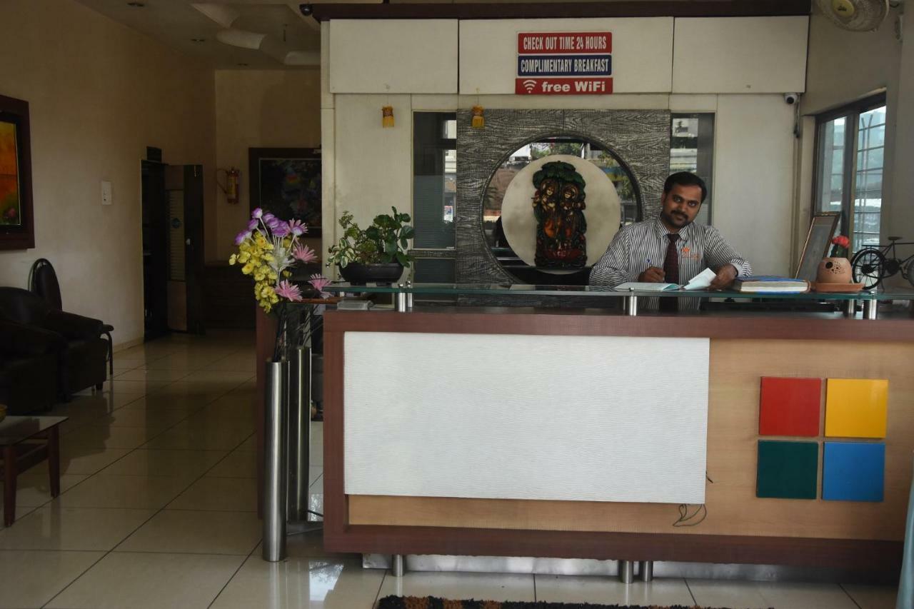 Hotel Vrindavan Deluxe Kolhapur Eksteriør bilde
